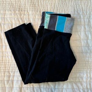 Lululemon Black Cropped legging with blue print band.